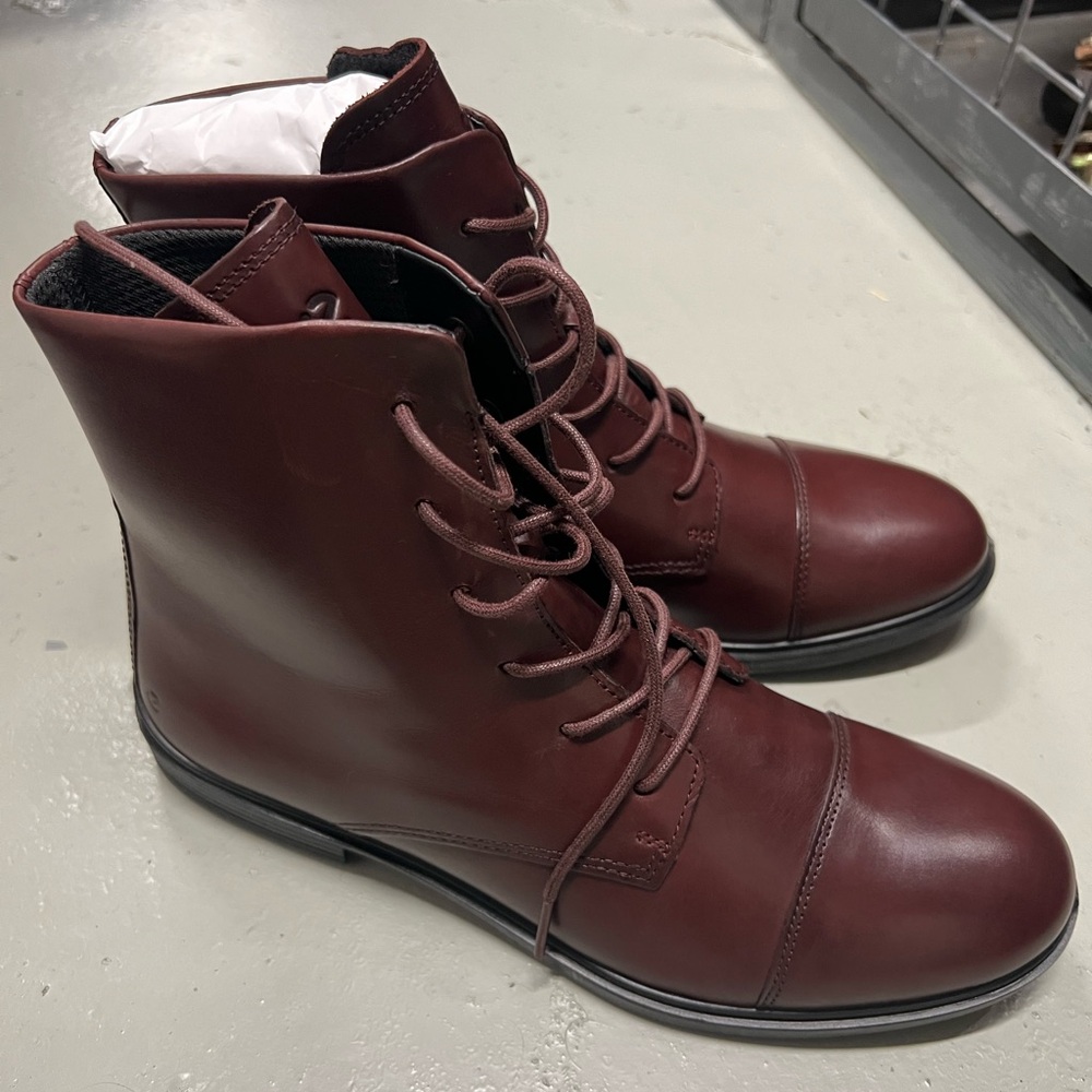 Ecco Women's Ankle leather Boots size 39